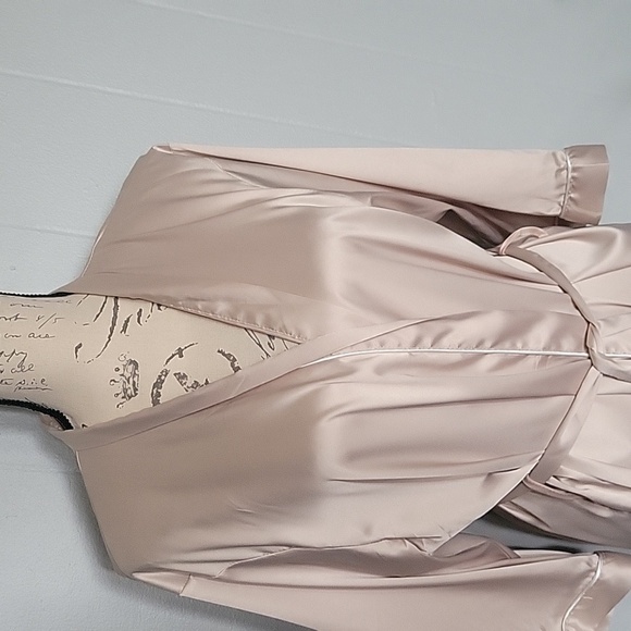 Womens One Size lightweight Satin Robe in Champagne - Picture 3 of 9